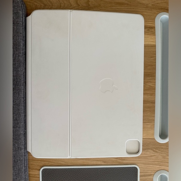 Apple Magic Keyboard - White 12.9inch - Picture 6 of 7